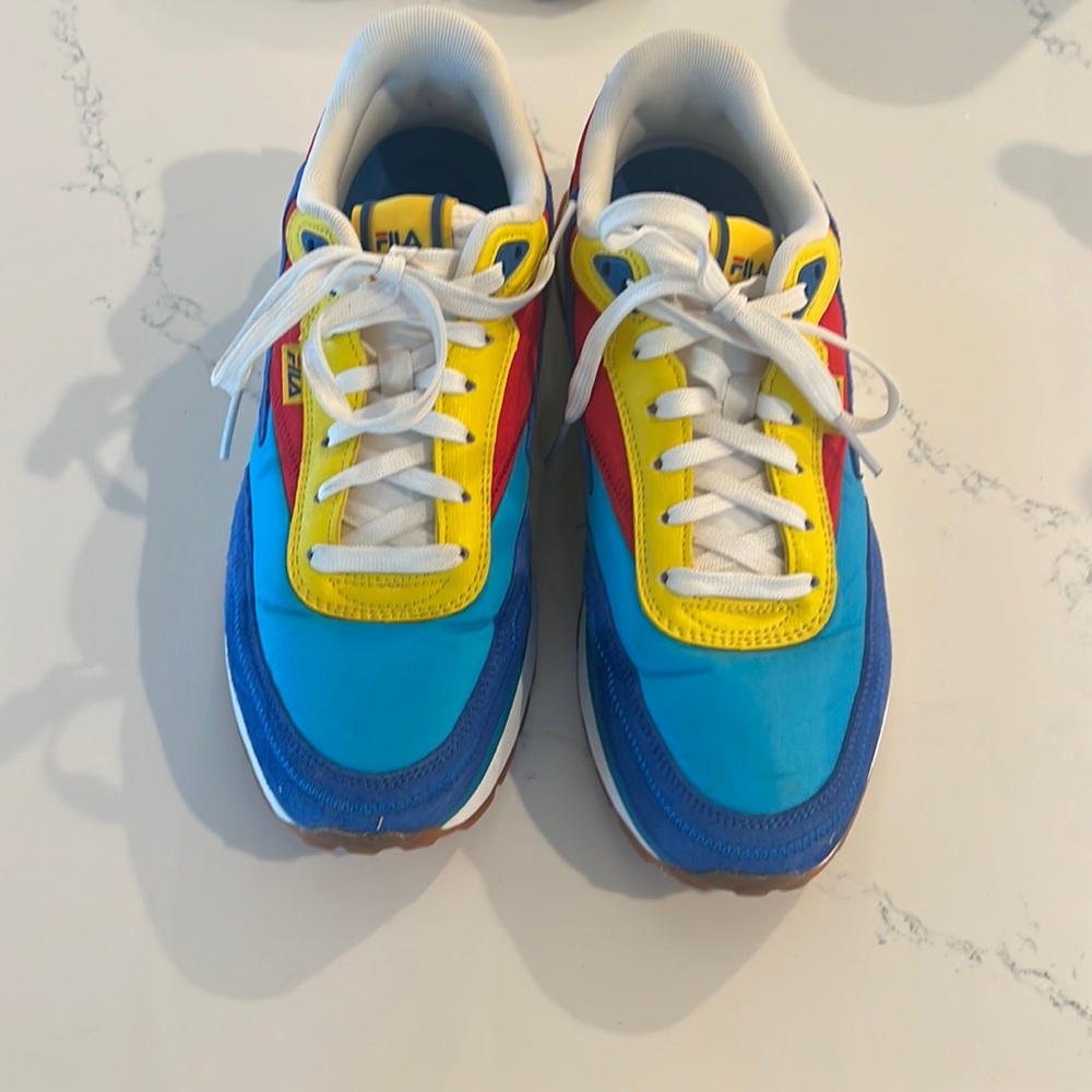 Multi colored fila women’s sneaker, like new size 10